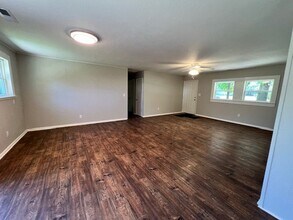 114 N Nolan Ave in Fayetteville, AR - Foto de edificio - Building Photo