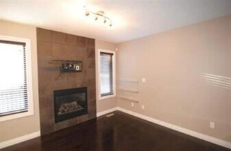 5123-168A 168A Ave NW in Edmonton, AB - Building Photo - Building Photo