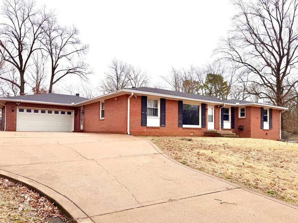 2811 Thrush Dr in Clarksville, TN - Building Photo