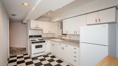 2229 N Southport Ave-Unit -GDN in Chicago, IL - Building Photo - Building Photo