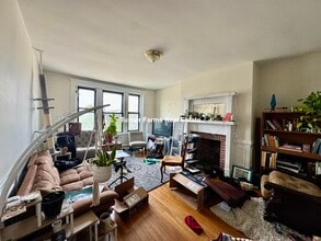 1682 Commonwealth Ave, Unit 4 in Boston, MA - Building Photo - Building Photo