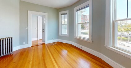 106 Highland Ave, Unit 2 in Somerville, MA - Foto de edificio - Building Photo