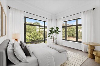 143 Old River Rd in Edgewater, NJ - Building Photo - Building Photo