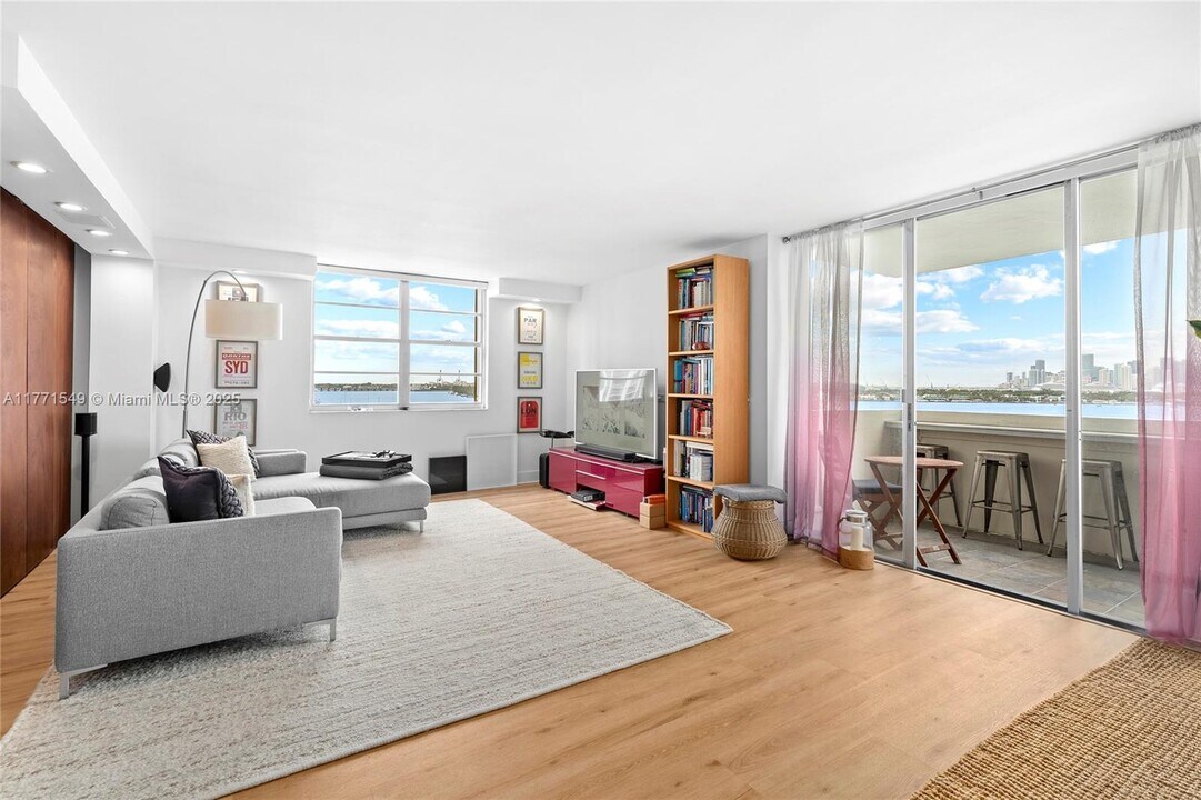 5 Island Ave in Miami Beach, FL - Building Photo