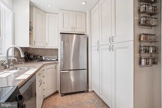 10715 Kings Riding Way in North Bethesda, MD - Building Photo - Building Photo