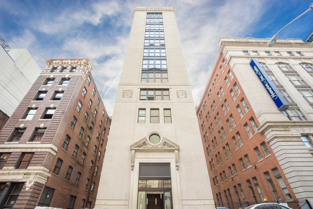26 Calvert Apartments in Baltimore, MD - Foto de edificio
