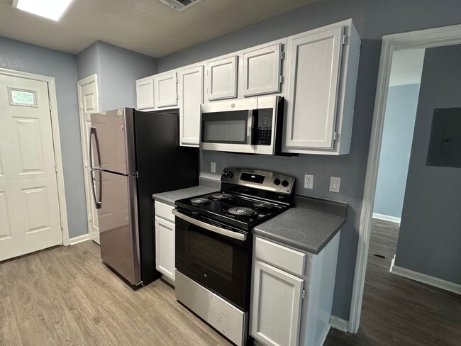 215 Dixie Dr in Tallahassee, FL - Building Photo - Building Photo