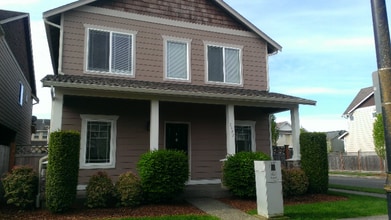 5147 Balustrade Blvd SE in Lacey, WA - Foto de edificio - Building Photo