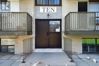 10 Wasdale Crescent in Toronto, ON - Building Photo - Building Photo