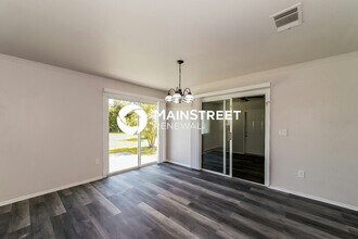 5726 Kenwood Dr in North Port, FL - Building Photo - Building Photo