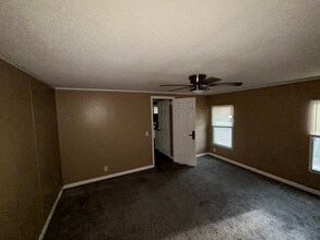 1048 Clara Ln in Little Rock, AR - Foto de edificio - Building Photo