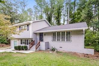 4676 Pueblo Dr SW in Atlanta, GA - Building Photo - Building Photo