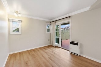 1231-1231 W Bay Ave in Newport Beach, CA - Building Photo - Building Photo