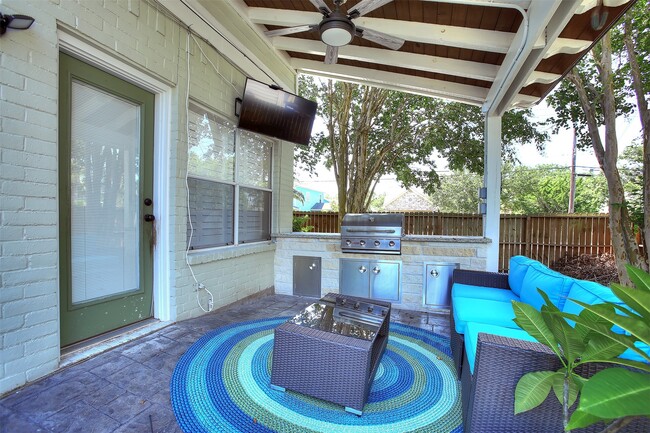 property at 711 Cien Rd