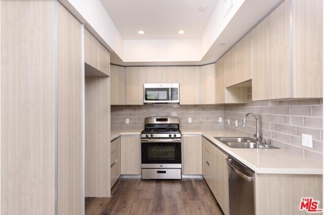 129 S Kings Rd-Unit -304 in Los Angeles, CA - Building Photo