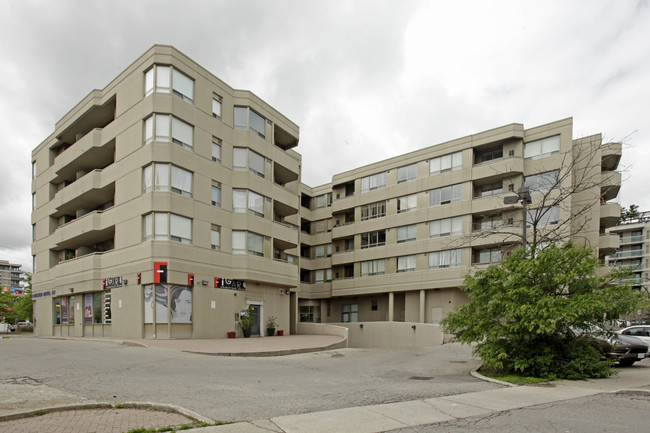 555 Wilson Heights Blvd in Toronto, ON - Building Photo - Building Photo