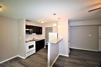 Saint Georges Apartments in Baltimore, MD - Foto de edificio - Building Photo