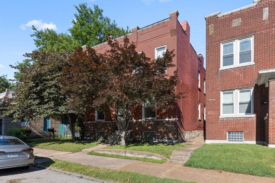 3005 S Compton Ave in St. Louis, MO - Building Photo