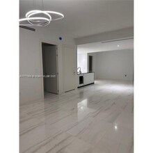 300 Biscayne Boulevard Way in Miami, FL - Building Photo - Building Photo