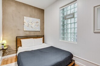 1519 W Superior St in Chicago, IL - Building Photo - Building Photo