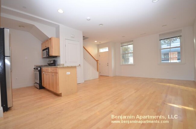 115 2nd St, Unit 106 in Cambridge, MA - Building Photo - Building Photo