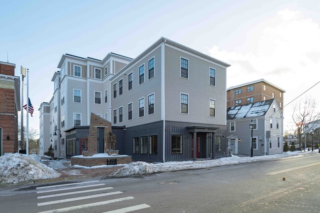 Ruth Lewin Griffin Place in Portsmouth, NH - Building Photo - Building Photo