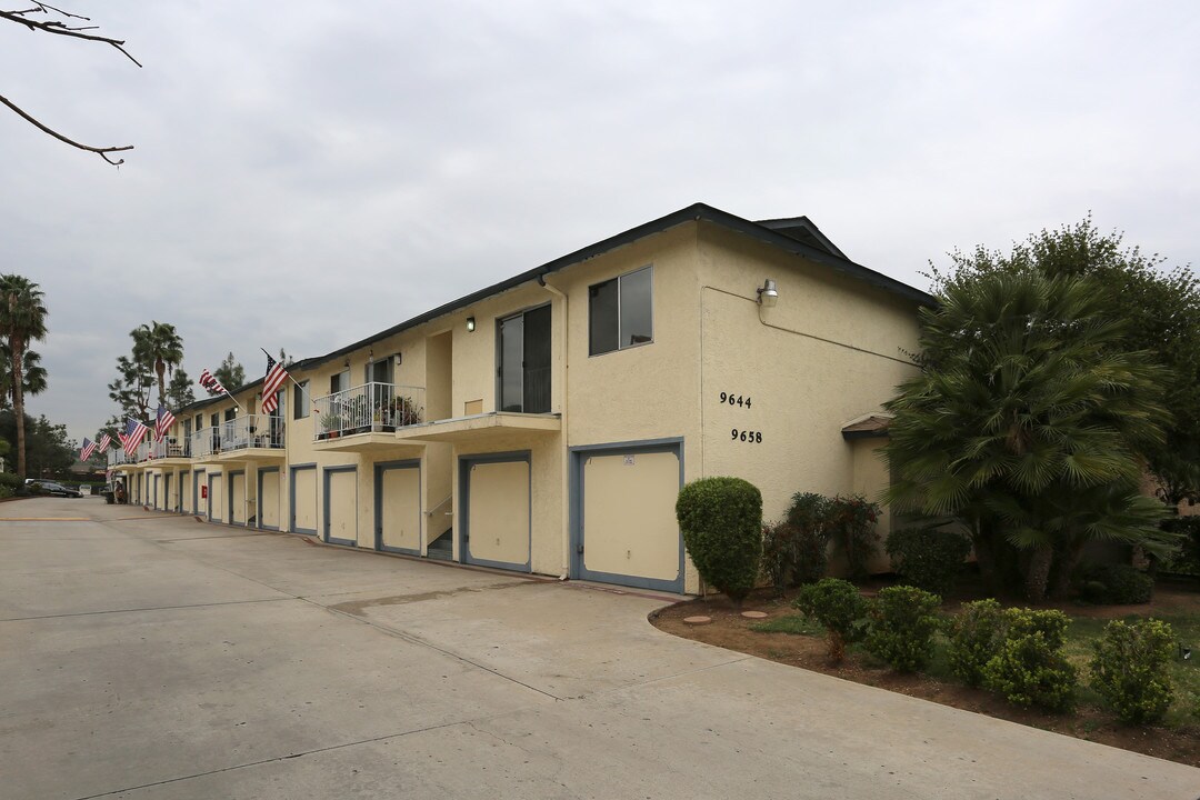 Lakeridge Apartments in Lakeside, CA - Building Photo