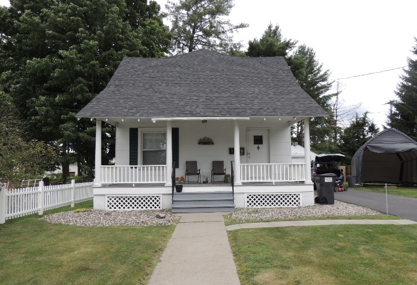 6 Foster Ave, Unit 1 - Lower unit in Queensbury, NY - Building Photo