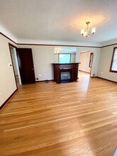 102 NE 62nd Ave in Portland, OR - Foto de edificio - Building Photo