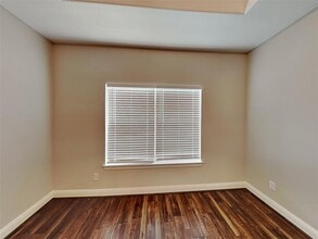 1002 Woodcrest Dr in Lancaster, TX - Building Photo - Building Photo