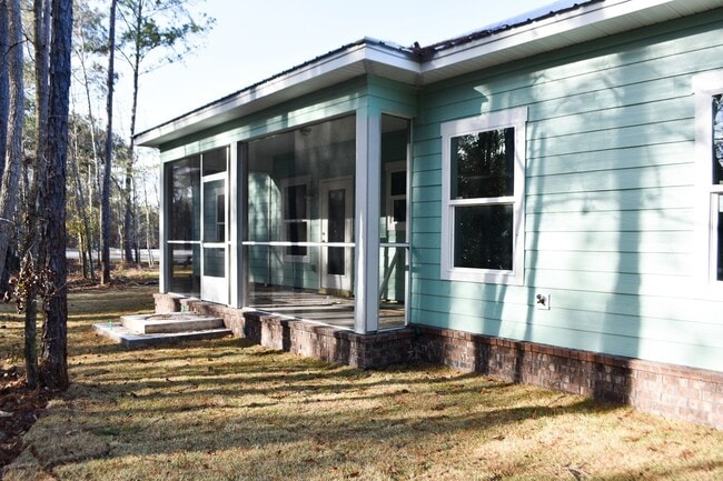 45 Oakfield Dr in Freeport, FL - Building Photo - Building Photo