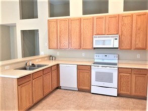 636 Longcrest Ln in Orange Park, FL - Foto de edificio - Building Photo