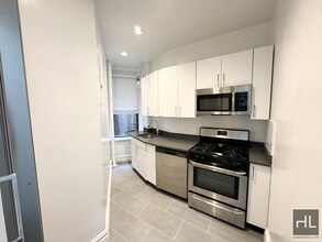WEST 72 STREET in New York, NY - Building Photo - Building Photo