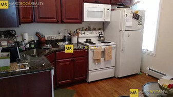 10 Leverett St, Unit 1 in Brookline, MA - Building Photo