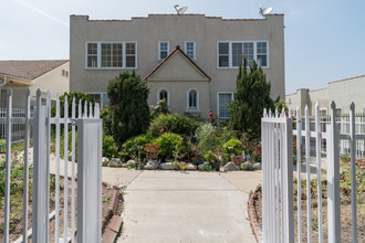 1235 S Bronson Ave in Los Angeles, CA - Building Photo - Building Photo