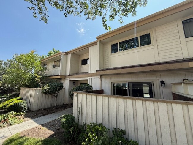 10141 Arleta Ave