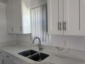 170 Garrett Ave in Chula Vista, CA - Foto de edificio - Building Photo