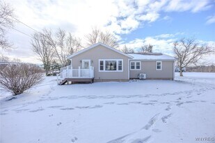 3582 Upper Mountain Rd in Sanborn, NY - Building Photo