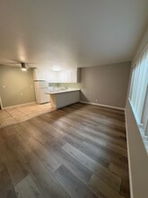 303 Lee St in Oakland, CA - Foto de edificio - Building Photo