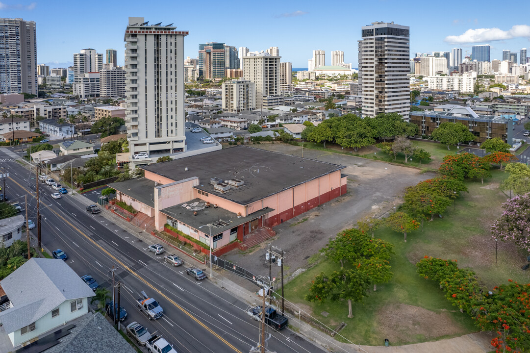 820 Isenberg St in Honolulu, HI - Building Photo