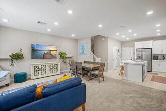 1194 Delpy View Point in Vista, CA - Building Photo - Building Photo