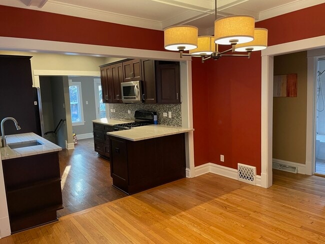 831 Hayes Ave in Oak Park, IL - Building Photo - Building Photo