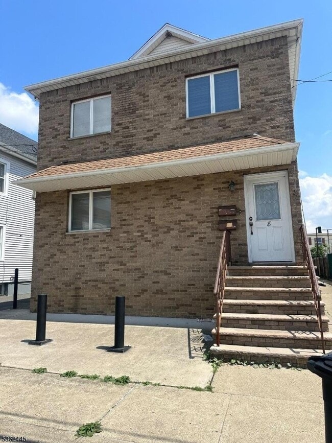 property at 8 Salter Pl