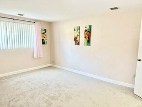 5 Louisburg Square in Nashua, NH - Building Photo - Building Photo