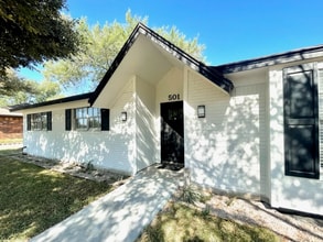501 Karnes Dr in Robinson, TX - Building Photo - Building Photo