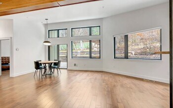 1250 Basecamp Dr in Missoula, MT - Foto de edificio - Building Photo