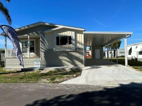 5631 Pinecrest Dr in New Port Richey, FL - Building Photo