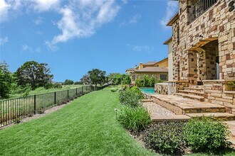 211 Jack Nicklaus Dr in Lakeway, TX - Building Photo - Building Photo