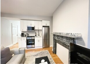 12 Derne St, Unit 301 in Boston, MA - Building Photo - Building Photo