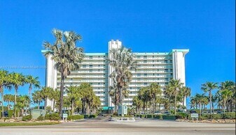 9940 S Ocean Dr in Jensen Beach, FL - Building Photo